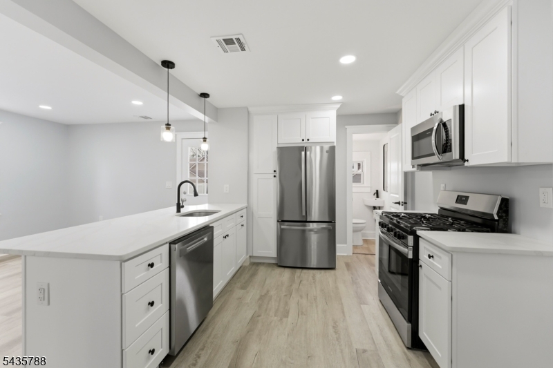 11 Jean Court Woodbridge NJ 07095
