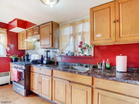 77 Delmar Place Irvington NJ 07111
