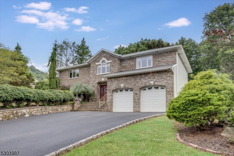 64 Roosevelt Avenue North Haledon NJ 07508
