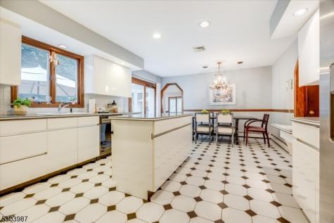 64 Roosevelt Avenue North Haledon NJ 07508