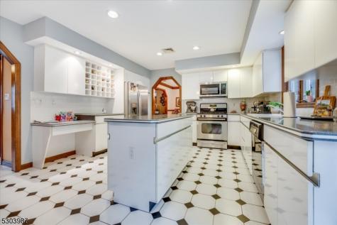 64 Roosevelt Avenue North Haledon NJ 07508