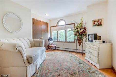 64 Roosevelt Avenue North Haledon NJ 07508