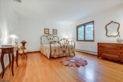 64 Roosevelt Avenue North Haledon NJ 07508