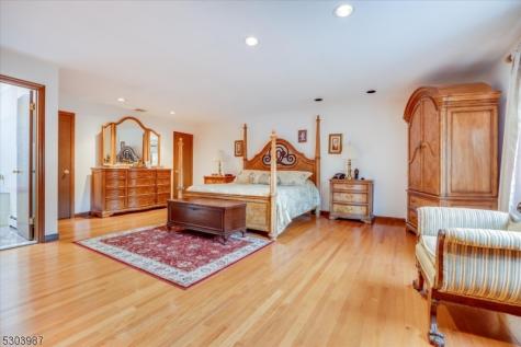 64 Roosevelt Avenue North Haledon NJ 07508