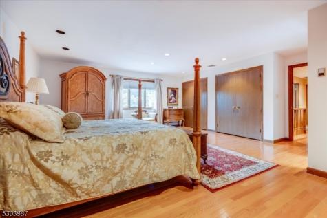64 Roosevelt Avenue North Haledon NJ 07508
