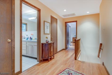 64 Roosevelt Avenue North Haledon NJ 07508