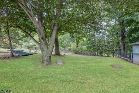 64 Roosevelt Avenue North Haledon NJ 07508
