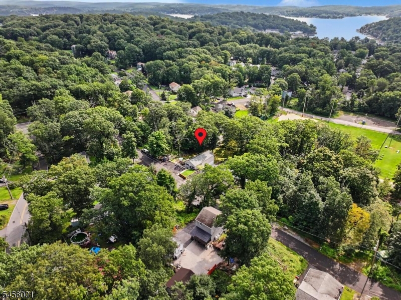 51 Roosevelt Trail Hopatcong NJ 07843