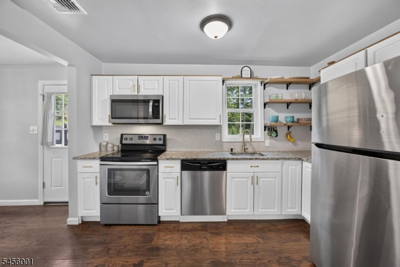51 Roosevelt Trail Hopatcong NJ 07843