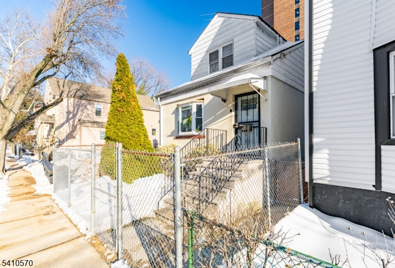 52 Oak Avenue Irvington NJ 07111