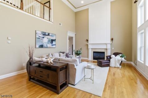 4 Michele Crossing Raritan NJ 08822