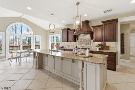 4 Michele Crossing Raritan NJ 08822