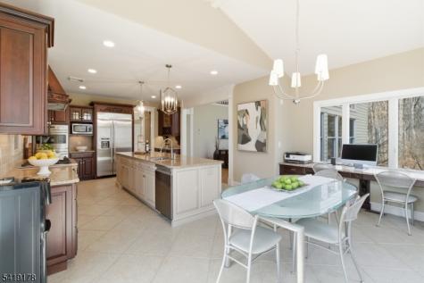 4 Michele Crossing Raritan NJ 08822