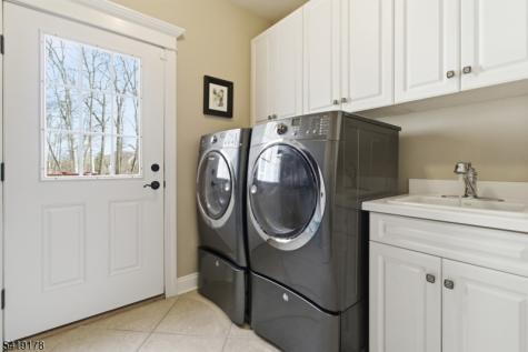 4 Michele Crossing Raritan NJ 08822