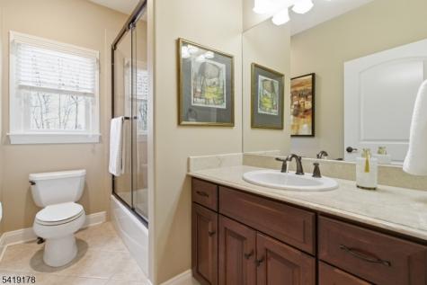 4 Michele Crossing Raritan NJ 08822