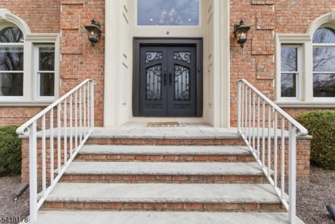 4 Michele Crossing Raritan NJ 08822