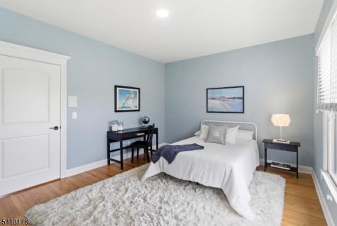 4 Michele Crossing Raritan NJ 08822