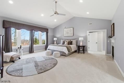 4 Michele Crossing Raritan NJ 08822