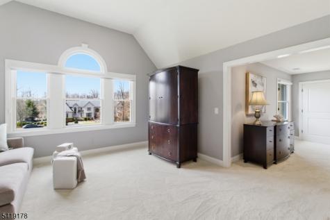 4 Michele Crossing Raritan NJ 08822