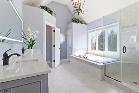 4 Michele Crossing Raritan NJ 08822