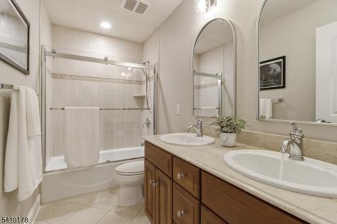 4 Michele Crossing Raritan NJ 08822