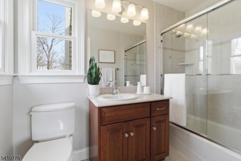4 Michele Crossing Raritan NJ 08822
