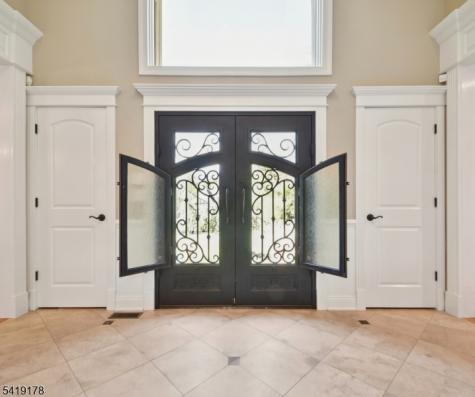 4 Michele Crossing Raritan NJ 08822