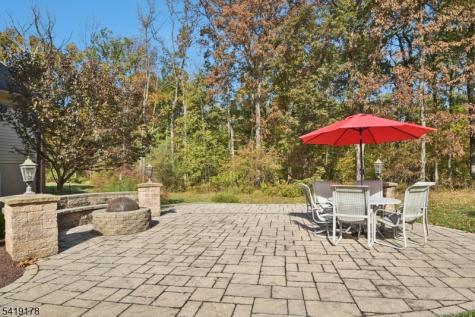 4 Michele Crossing Raritan NJ 08822