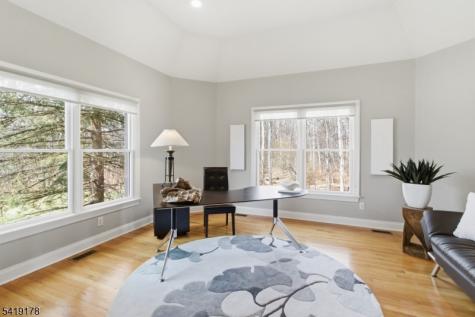4 Michele Crossing Raritan NJ 08822