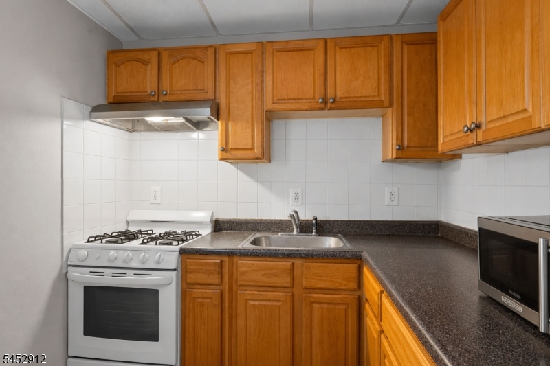 90 Manchester Avenue Paterson NJ 07502
