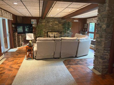 5 Agnes Lane Holland NJ 08848