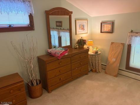 5 Agnes Lane Holland NJ 08848