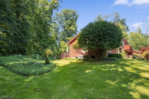 5 Agnes Lane Holland NJ 08848