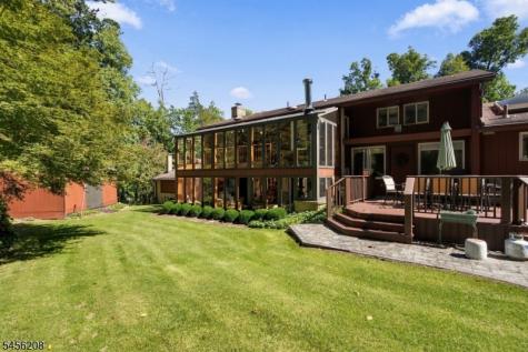 5 Agnes Lane Holland NJ 08848
