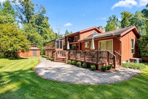 5 Agnes Lane Holland NJ 08848