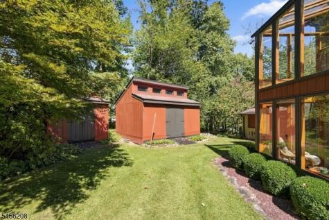 5 Agnes Lane Holland NJ 08848