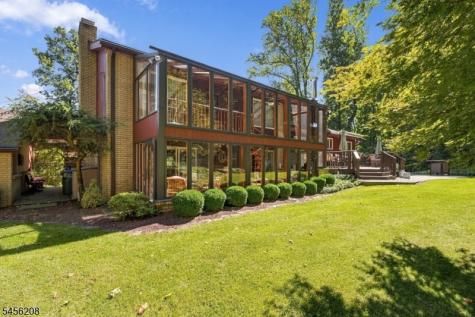 5 Agnes Lane Holland NJ 08848