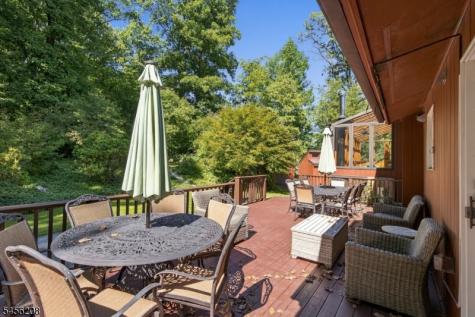 5 Agnes Lane Holland NJ 08848