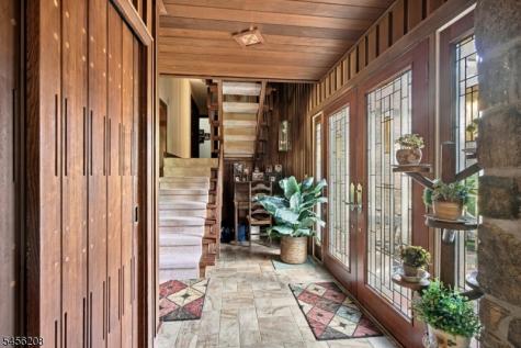 5 Agnes Lane Holland NJ 08848