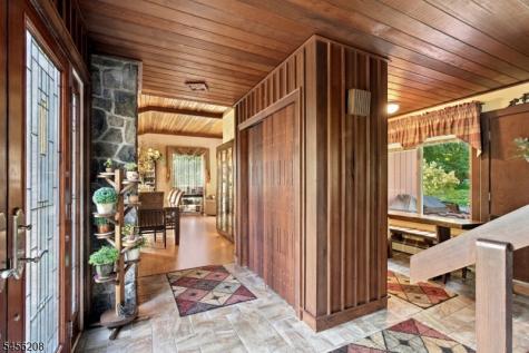 5 Agnes Lane Holland NJ 08848