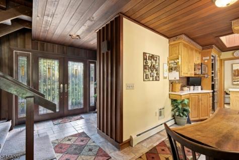 5 Agnes Lane Holland NJ 08848