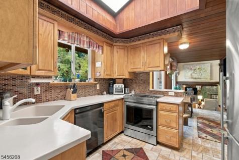 5 Agnes Lane Holland NJ 08848