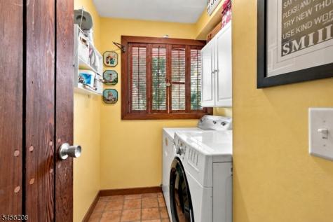 5 Agnes Lane Holland NJ 08848