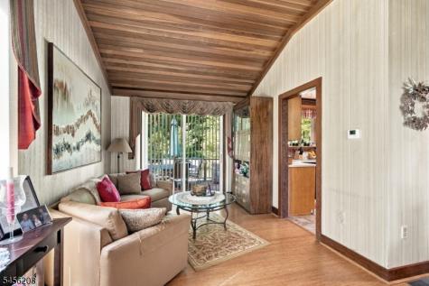 5 Agnes Lane Holland NJ 08848