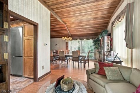 5 Agnes Lane Holland NJ 08848