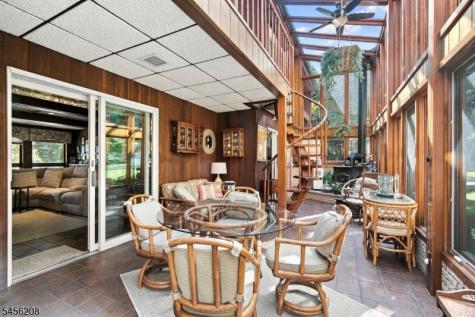 5 Agnes Lane Holland NJ 08848