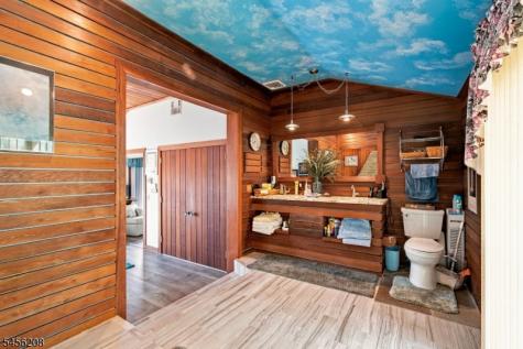 5 Agnes Lane Holland NJ 08848