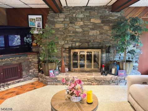 5 Agnes Lane Holland NJ 08848