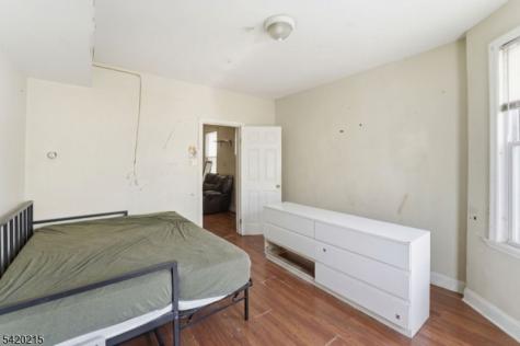 550 Norwood Street East Orange NJ 07018