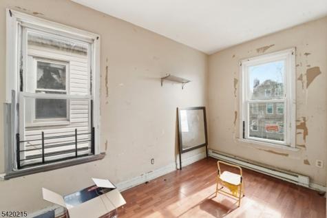 550 Norwood Street East Orange NJ 07018